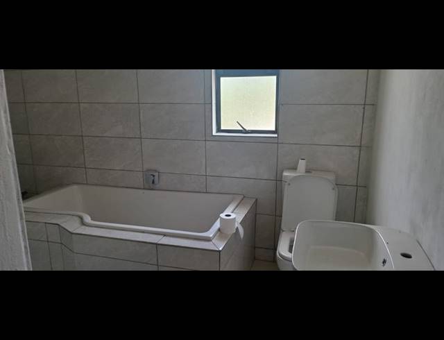 4 BEDROOM HOUSE FOR SALE IN NGWELEZANA